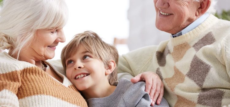 family-hug-between-grandparents-PLAEV7T (1)